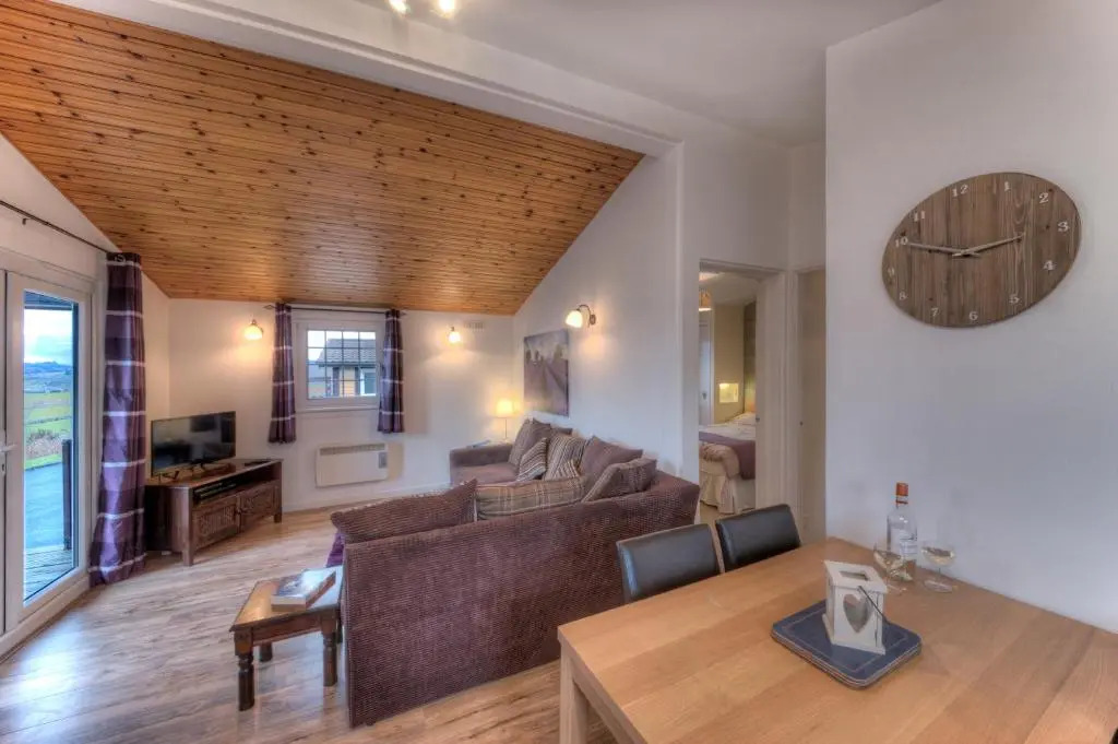 Appin Holiday Homes - Lodges, Shepherds Hut and Train Carriage stays