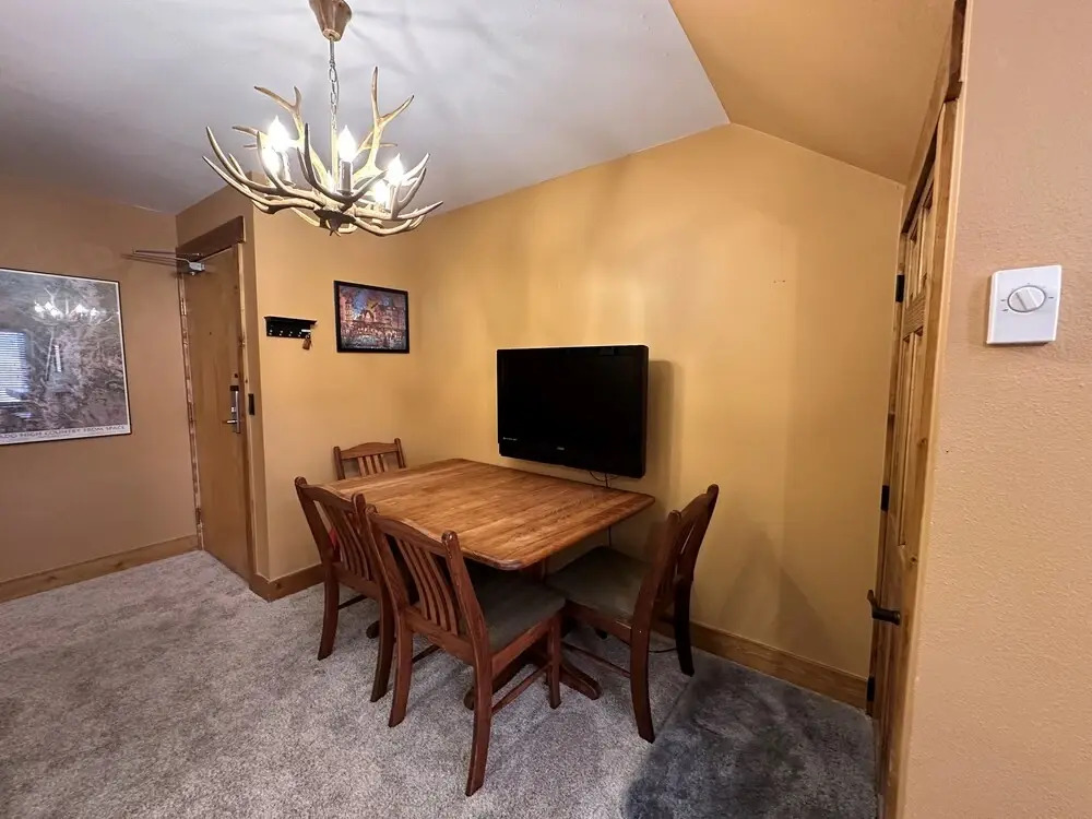 Lakeside, Spacious, Modern 2br - Sleeps Up To 8 2 Bedroom Condo