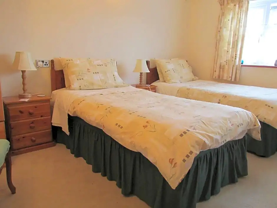 Albertine ,A warm welcome awaits you ,Offering en-suite room only accommodation,Ideal location for Solent Way ,High Street ,Isle of Wight ,New Forest