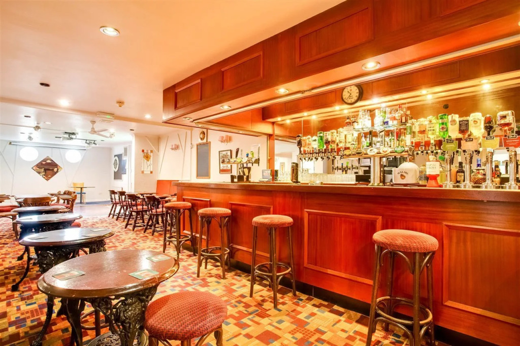 OYO Godolphin Arms Hotel