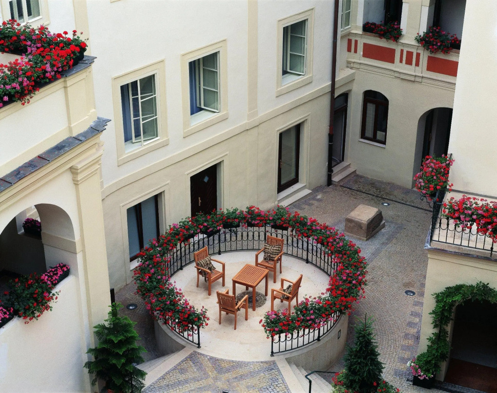 Iron Gate Hotel & Suites Prague by BHG