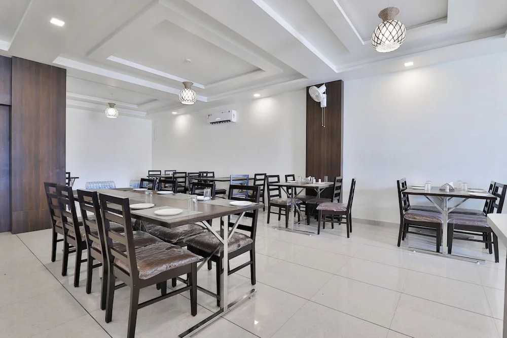 OYO 15914 Hotel Kruti