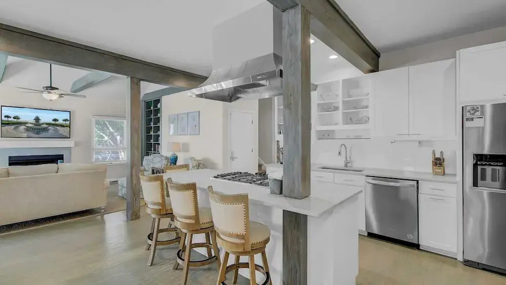 3704 Cameron by Avantstay Pool Bar Multiple Balconies!
