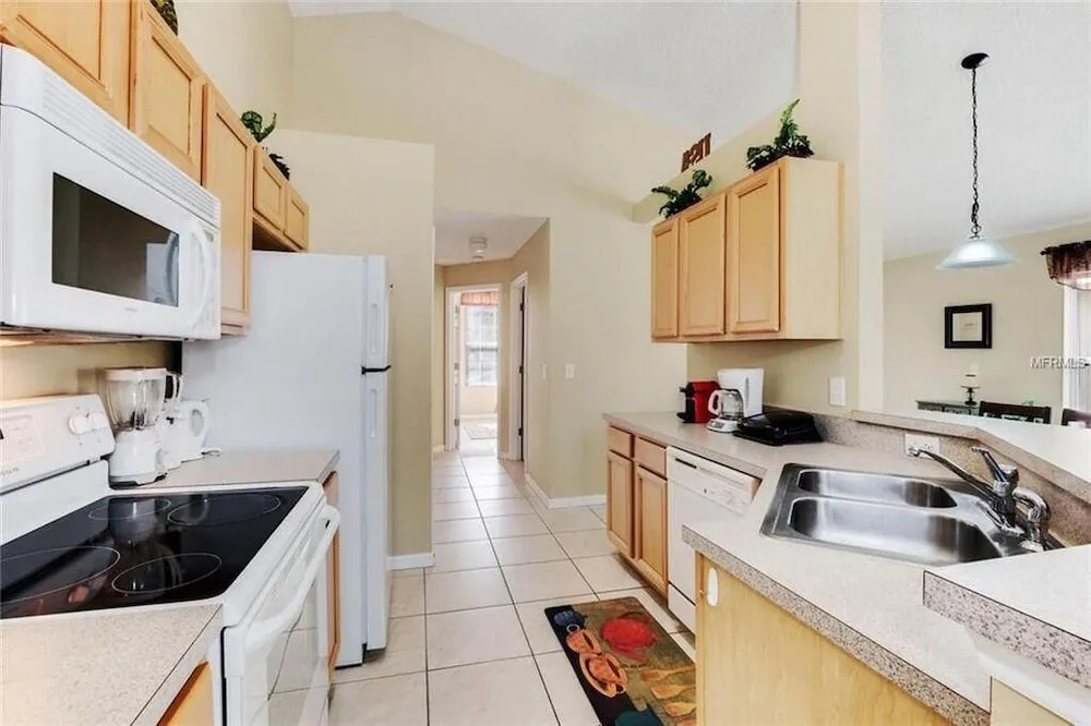 Escape To A 4br, 2ba W/recreation Room 4 Bedroom Villa