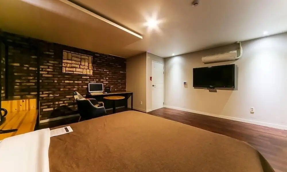 Hotel 385