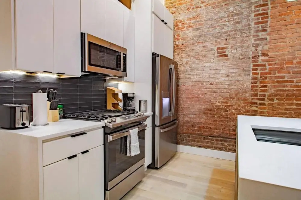 Vibrant 2 br Luxe Flat Adjacent Eastern Market Walk to Metro Barracks Row Capitol Hill