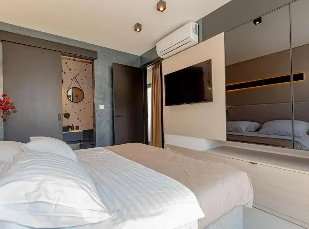 I & S Apartments