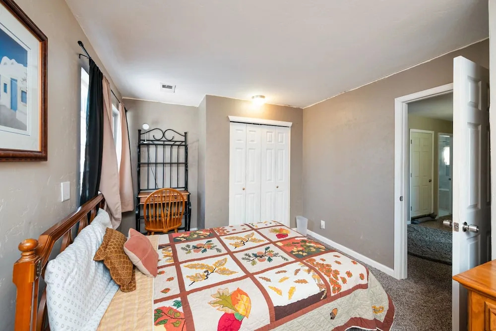 New Listing! Top-floor Gem W/ Outdoor Fireplace 4 Bedroom Duplex