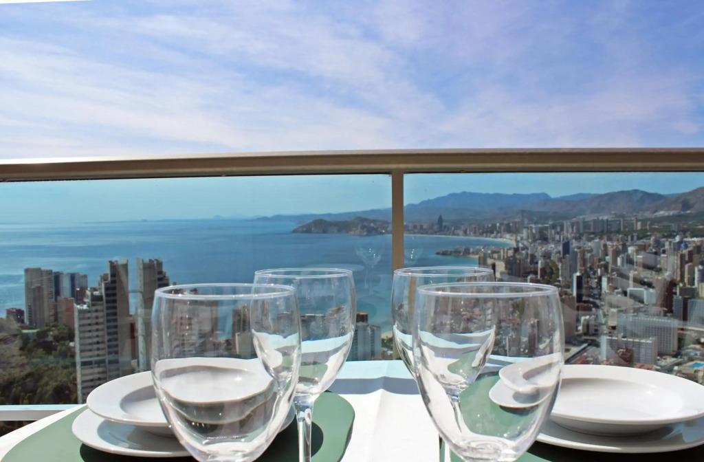 Two bedroom apartment with sea views - Floor 33
