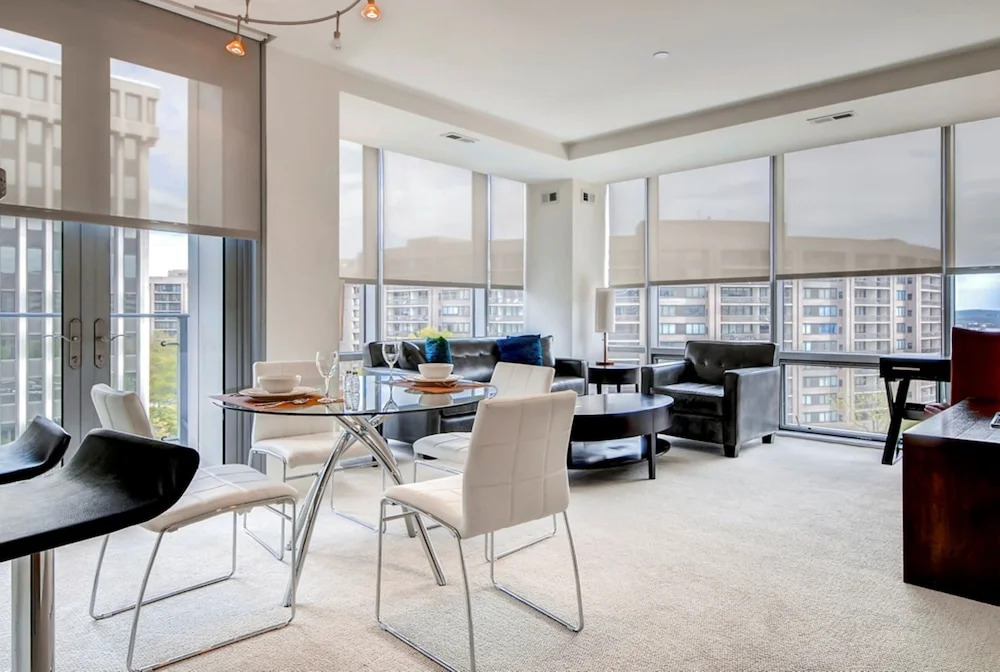 Bluebird Suites near National Airport