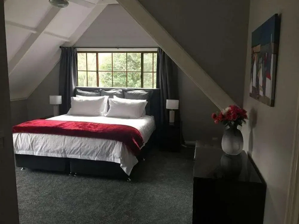 Tudor House - Large Family Home