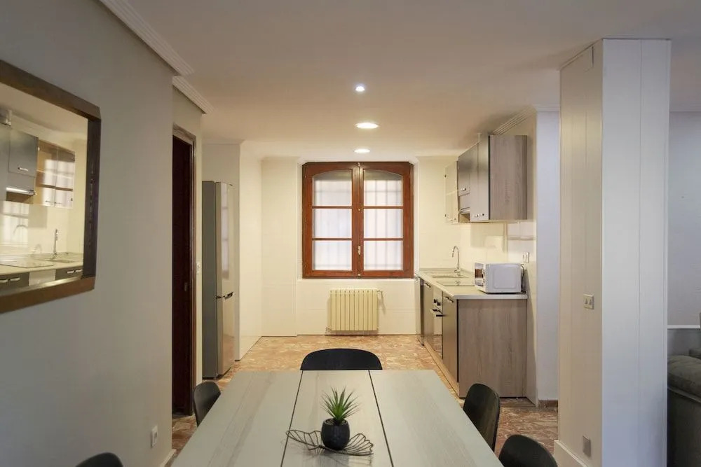 Tres Puentes Anguiano Apartamentos y Pensión