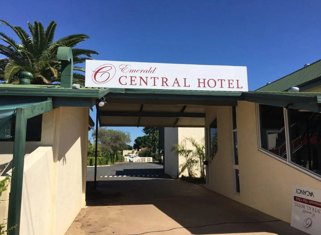 Emerald Central Hotel Official