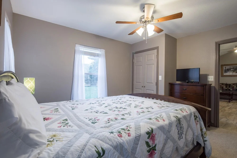 Duke's Horseshoe House 3 Bedrooms 2.5 Bathrooms Home
