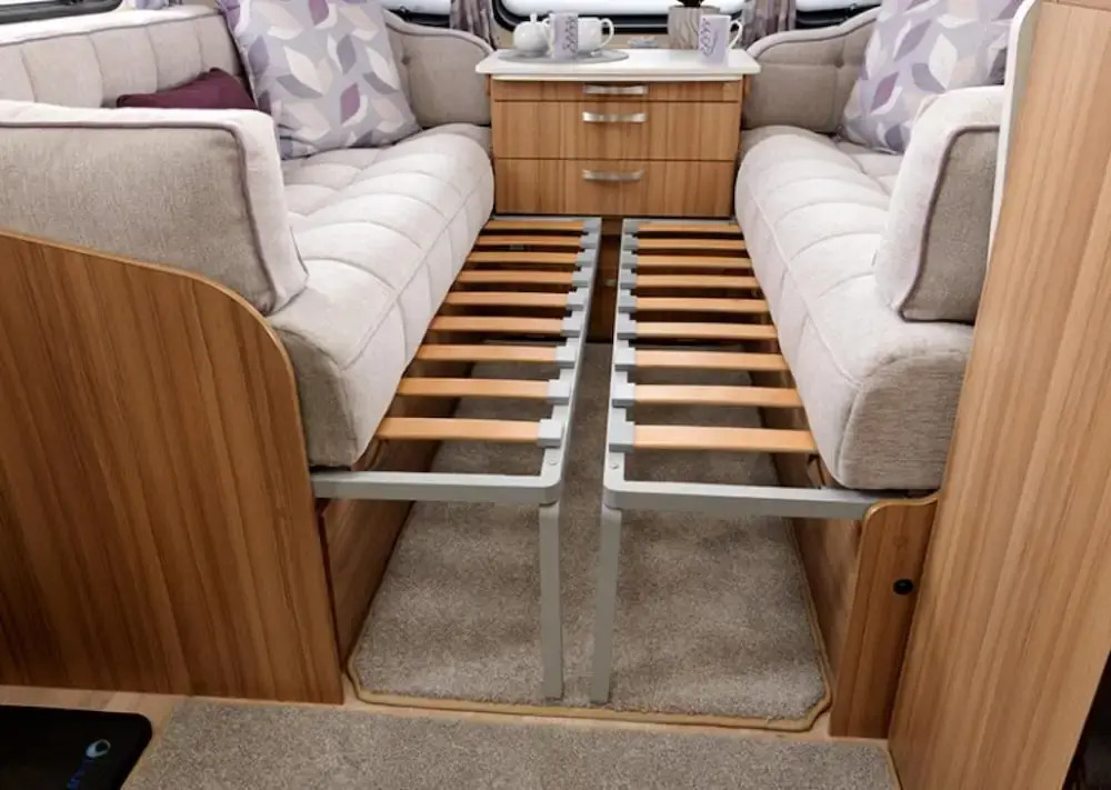 Stayzo Caravan - With Great Access to Local Attractions - With Free Wi-fi in the Chiltern Hills