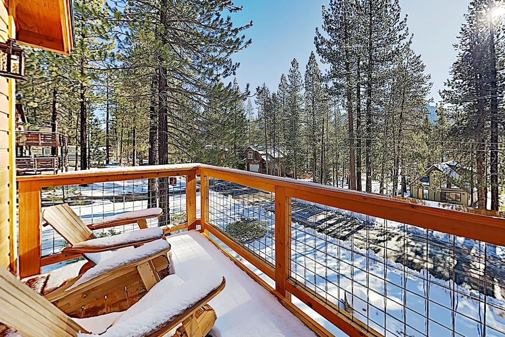 Lavish New-build: Private Hot Tub & 2 Living Areas 4 Bedroom Home