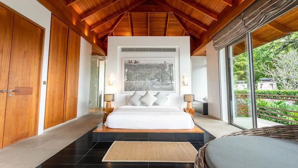 Villa Chelay - Luxury Waterfront Villa