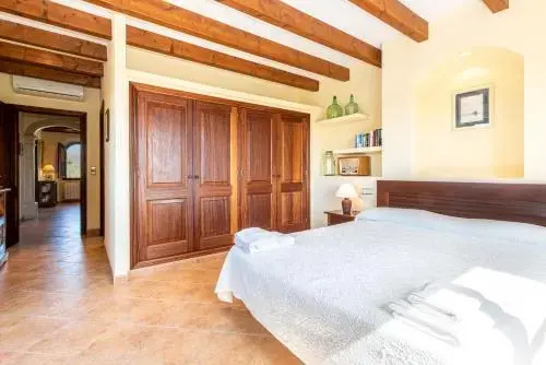 Villa Can Canaveret by Villa Plus