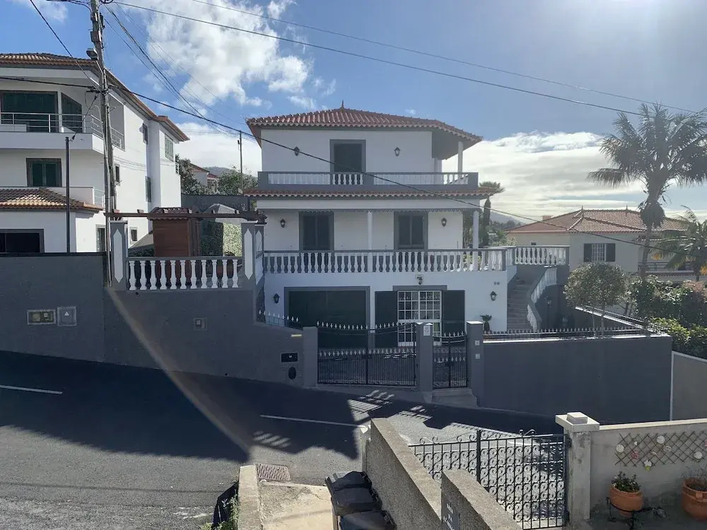 Funchal Apt- Sleeps 2 - Pool & Garden - Madeira