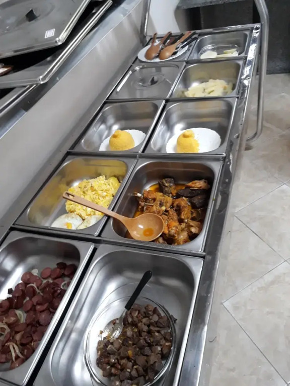 Candeeiro Hostel & Café