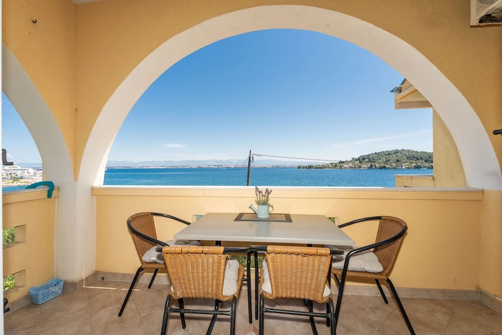 Apartment by the sea and With Beautiful View, 2 Bedrooms, 4 Persons