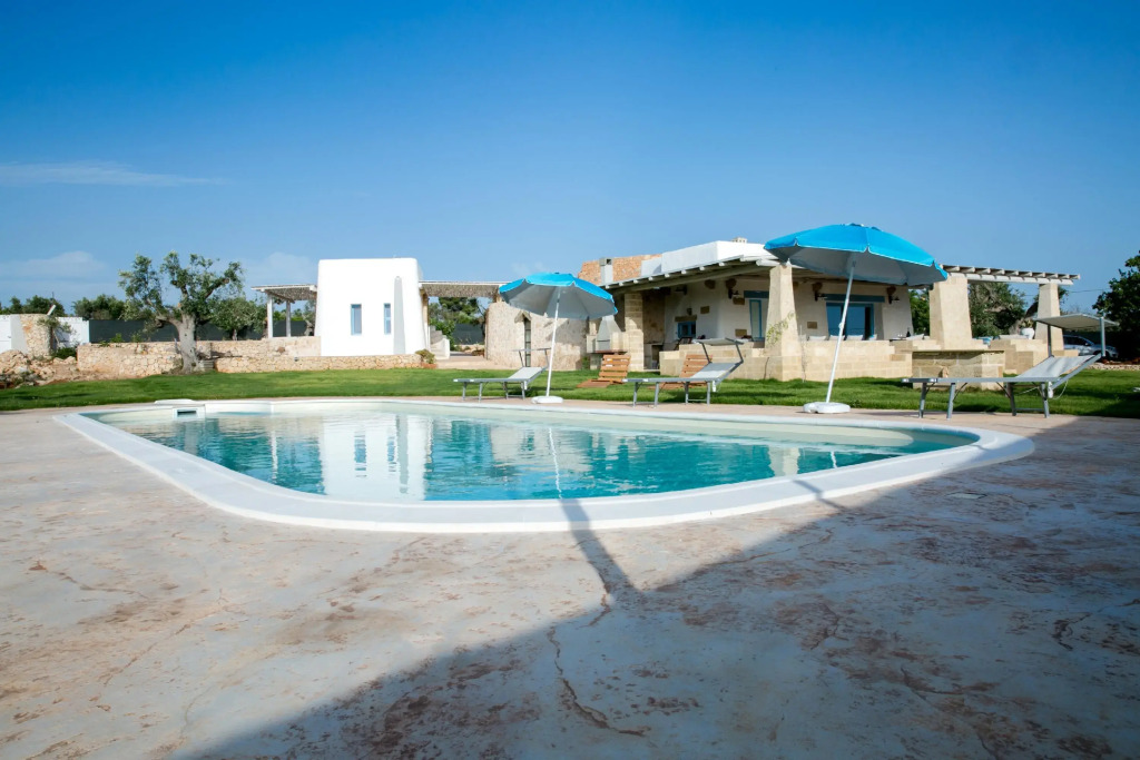 Villa with pool in Torre Suda