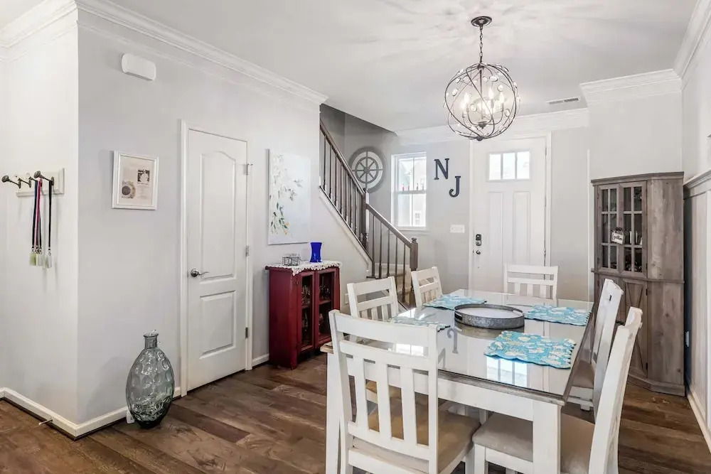 Old Canal Getaway - Stay for 6