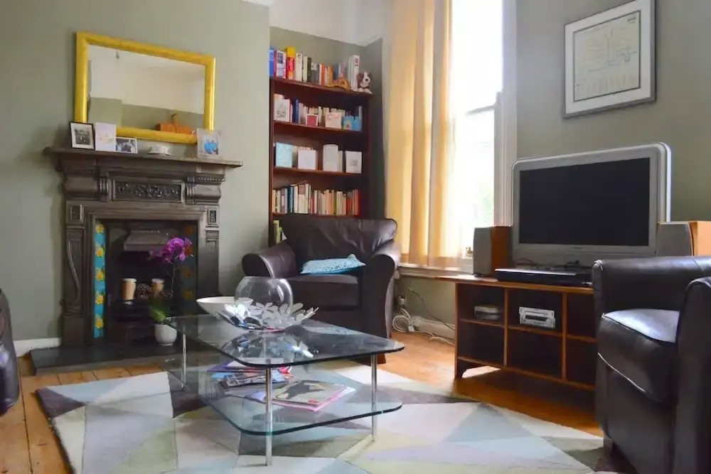 2 Bedroom Apartment With Roof Terrace in Camden
