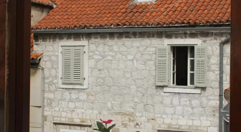 Simbol Apartments
