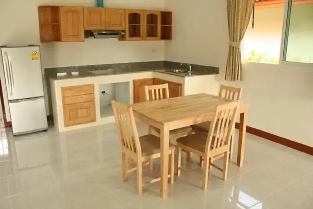 Lovely House With Access to Large Swimming Pool and Near Chalong Pier Num001