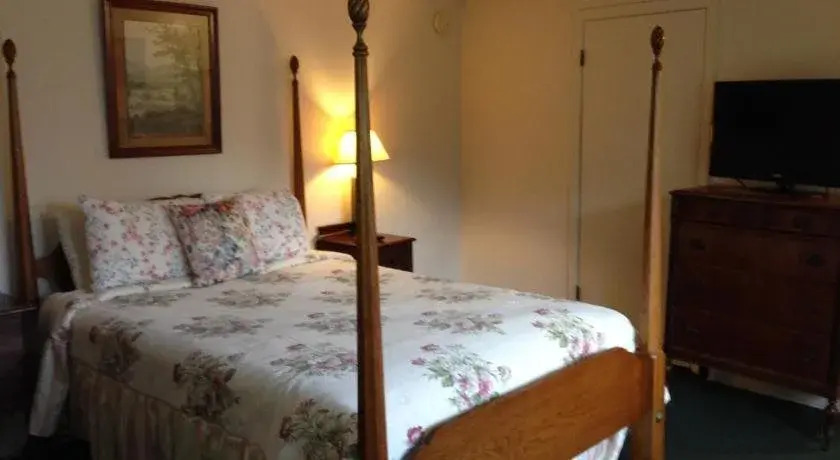 white columns motel