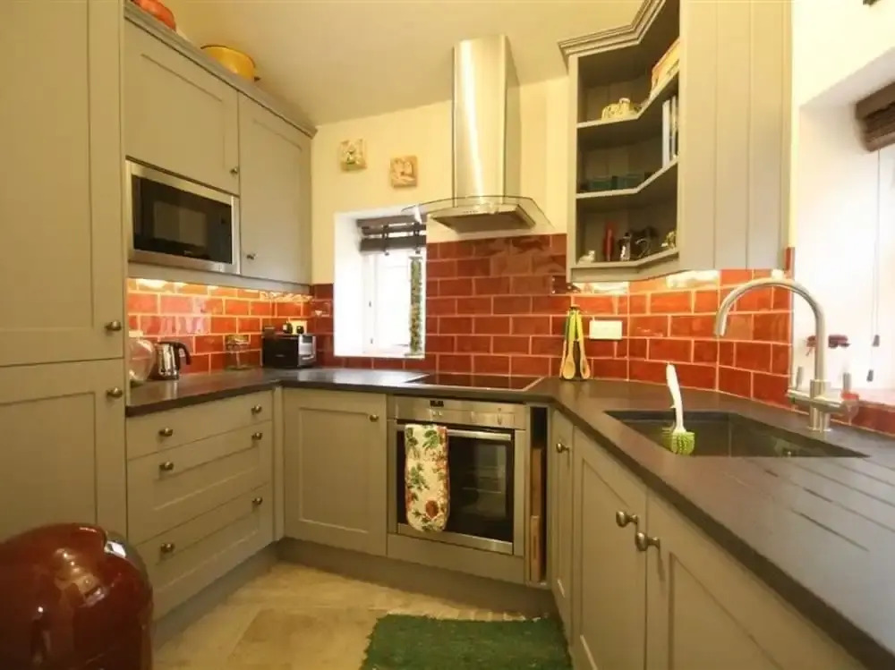 Mad Molly's Cottage