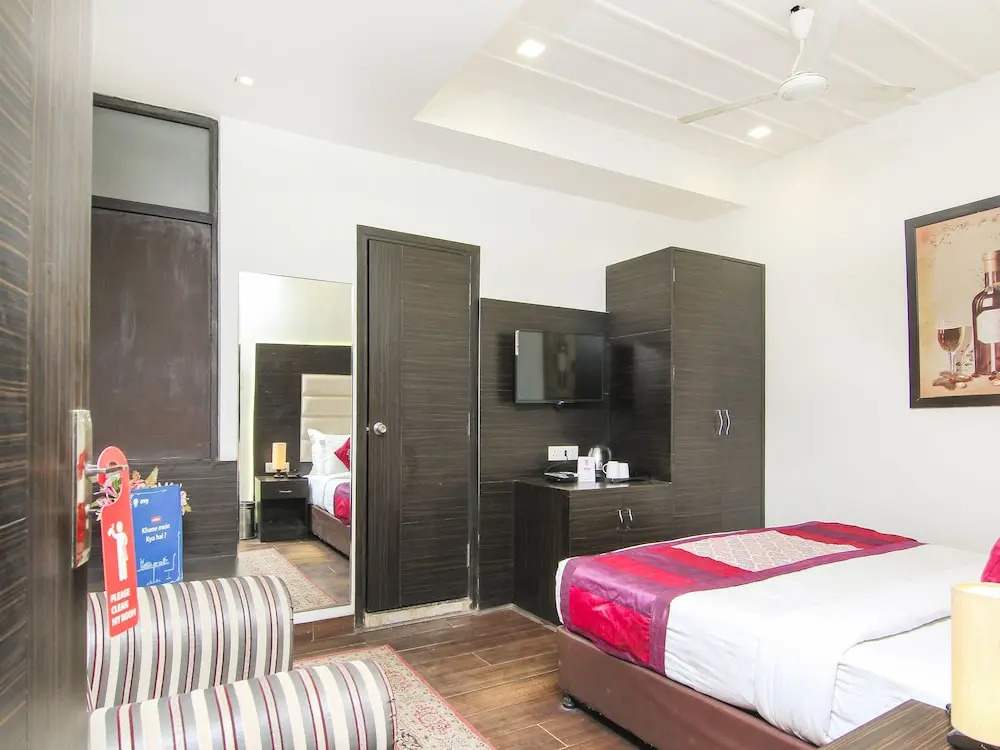 OYO 3232 Royal Inn