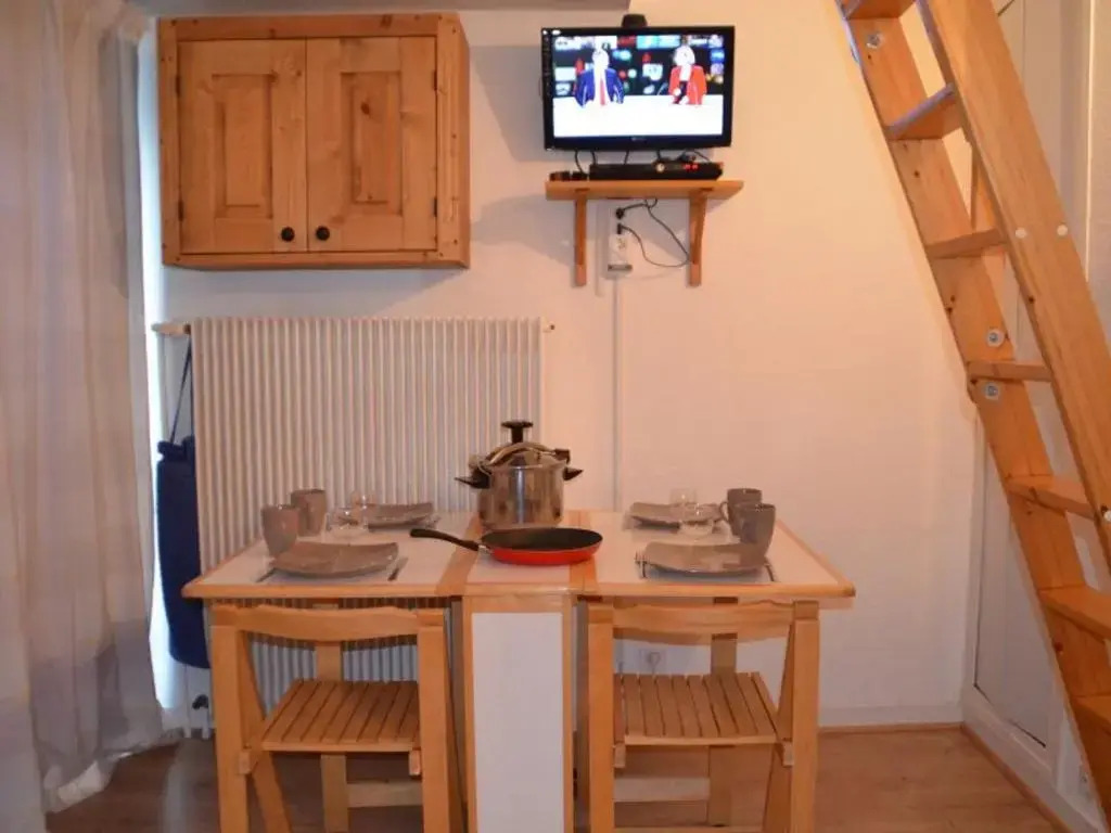 Appartement Les Menuires, 1 pièce, 2 personnes - FR-1-452-160