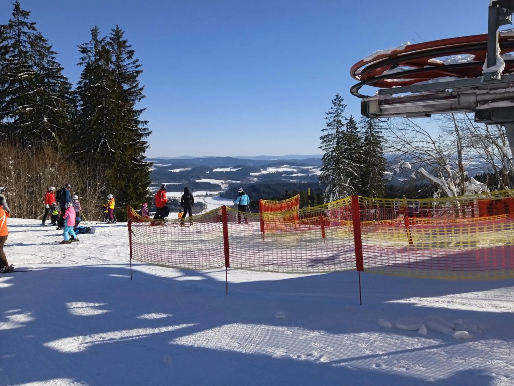 Lipno nad Vltavou Apart se 2 lož k koutem ob pokojem sklepem a terasou ubytování v režimu so so v délce 7 nocí u délky nejméně od 4 noclehů v jednom týdnu je možná dohoda na telefonu