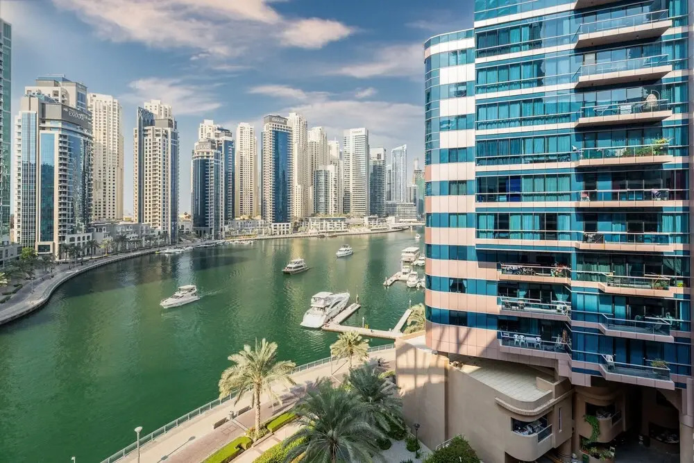Maison Privee - Sleek Apt with Dubai Marina Vws & Premium Facilities.