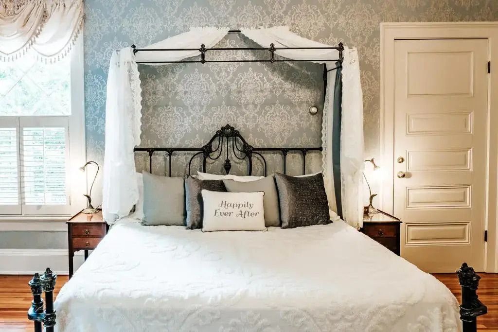 Heritage House Bed & Breakfast