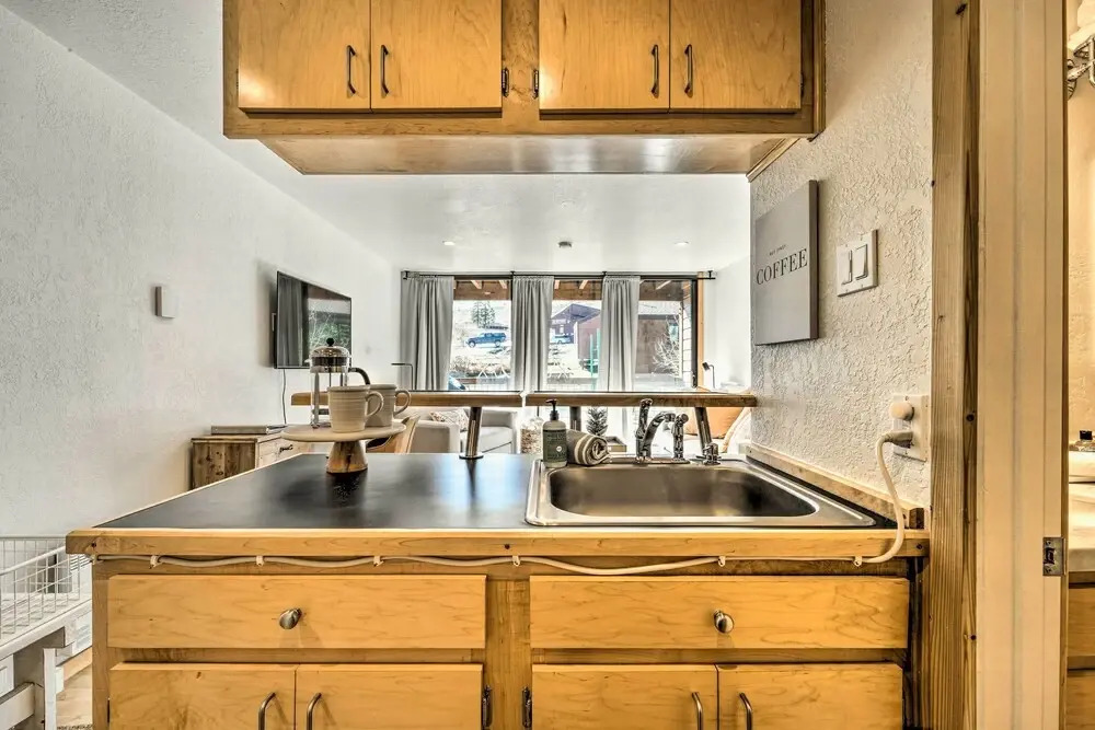 Walk to Ski Resort: Tahoe Donner Studio w/ Balcony