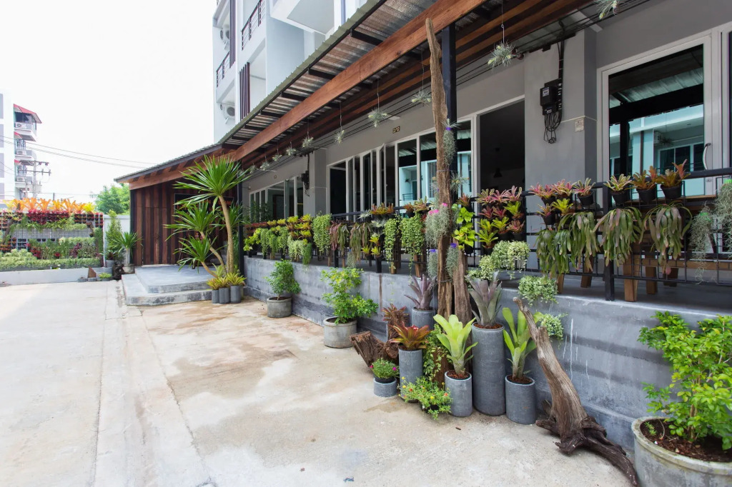 Krabi Inn And Omm Hotel