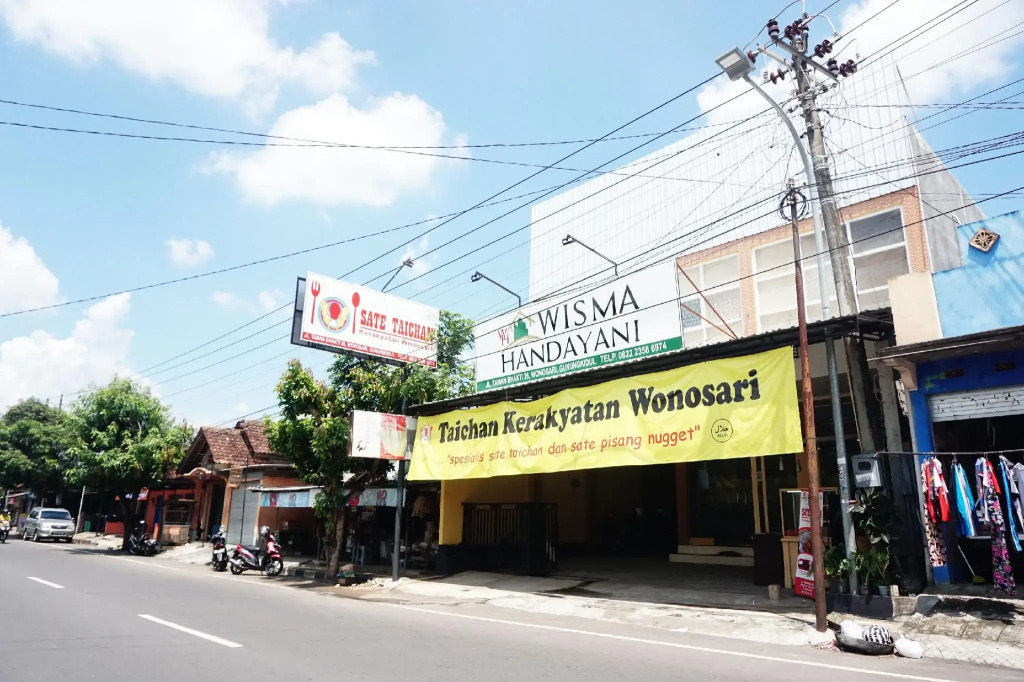 OYO Life 3003 Wisma Handayani.