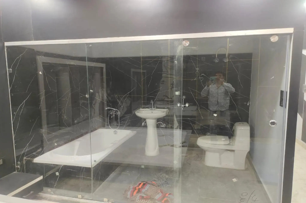 OYO 83769 King stay hotel moojpur metro station