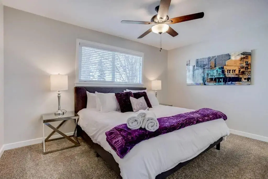 Hot Tub Springs Dream House 5 KING Beds - Sleeps14!