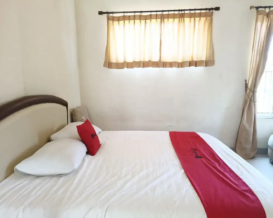 RedDoorz Syariah near Rumah Sakit Umum Wisata UIT