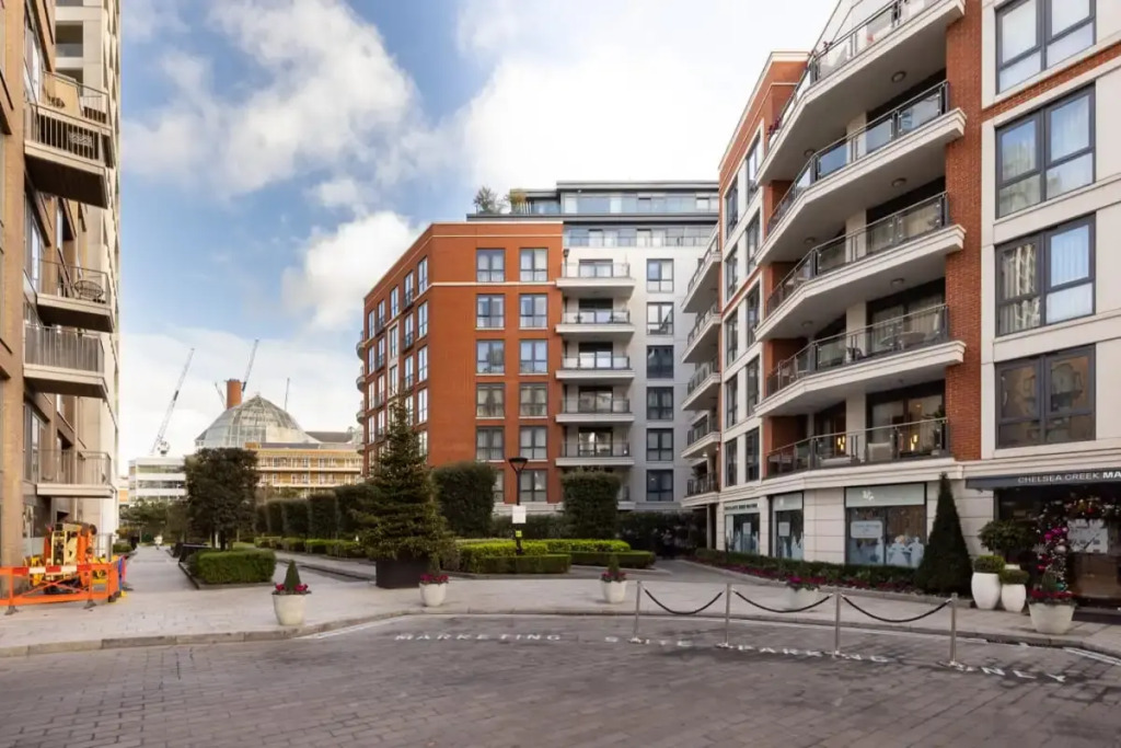 The Doulton Escape - Modern 2BDR with Balcony