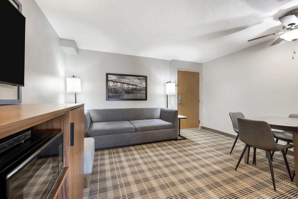 AmericInn by Wyndham Valley City Conference Center