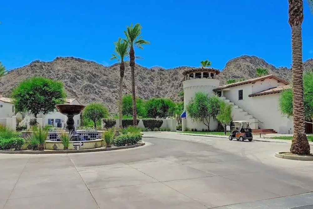 Barefoot Villa Mountain Views & Luxury Spa Access