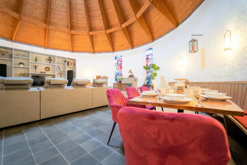 dreamcation - Ehemalige KIRCHE mit Haus bis 26 Personen, 3D-Tour, Garten, Terrasse, BBQ