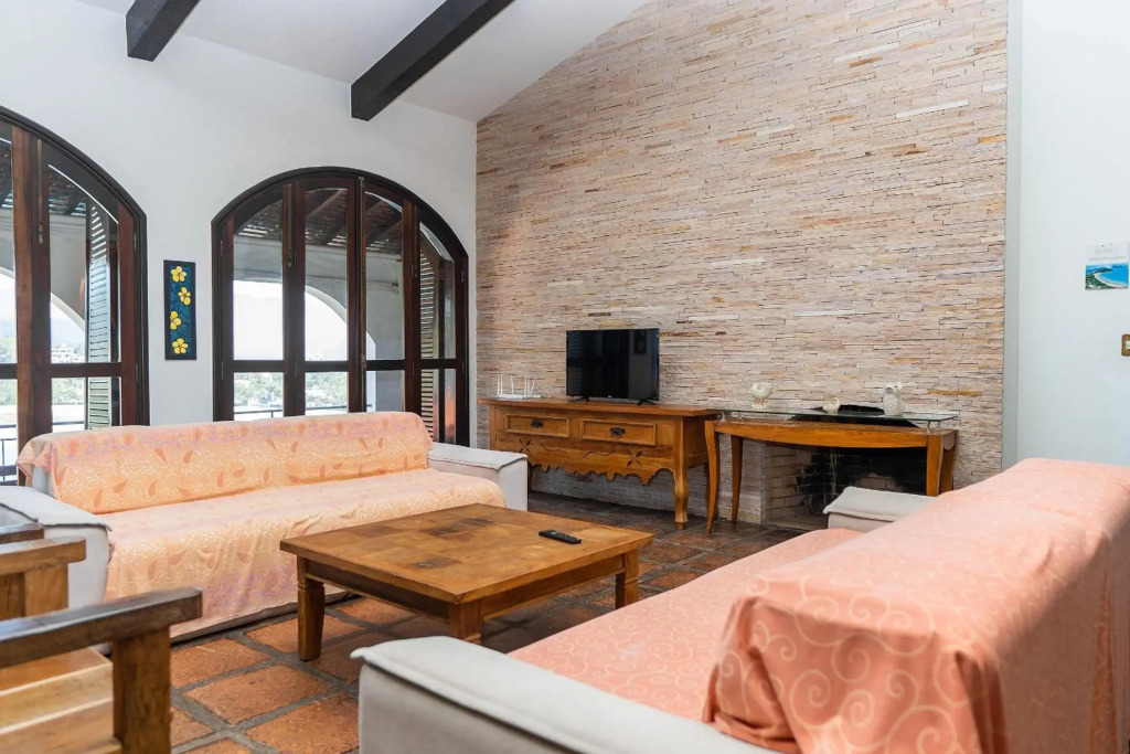 Casa luxuosa com 9 quartos e vista pro mar em Ubatuba, até 25 pessoas