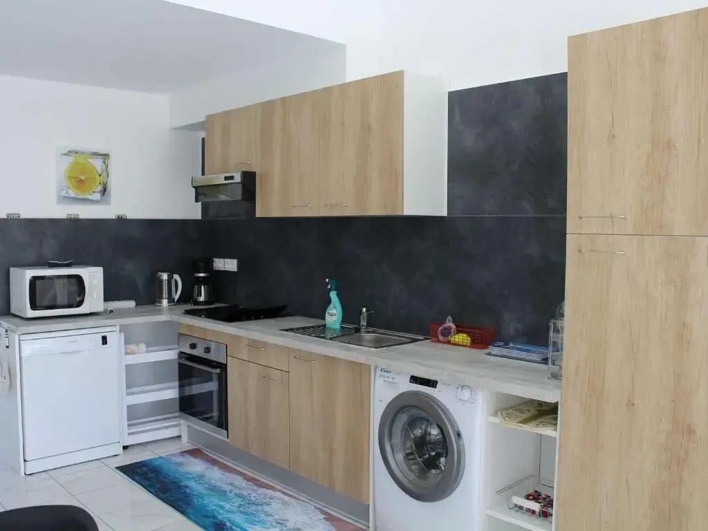 Maison familiale rénovée, à 100m de la plage, terrasse, garage, wifi, au centre de Port-la-Nouvelle - FR-1-229C-51