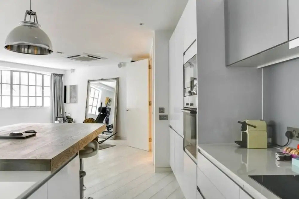 Luxury 2-bed, 2-bath Loft-style Flat in Covent Gdn